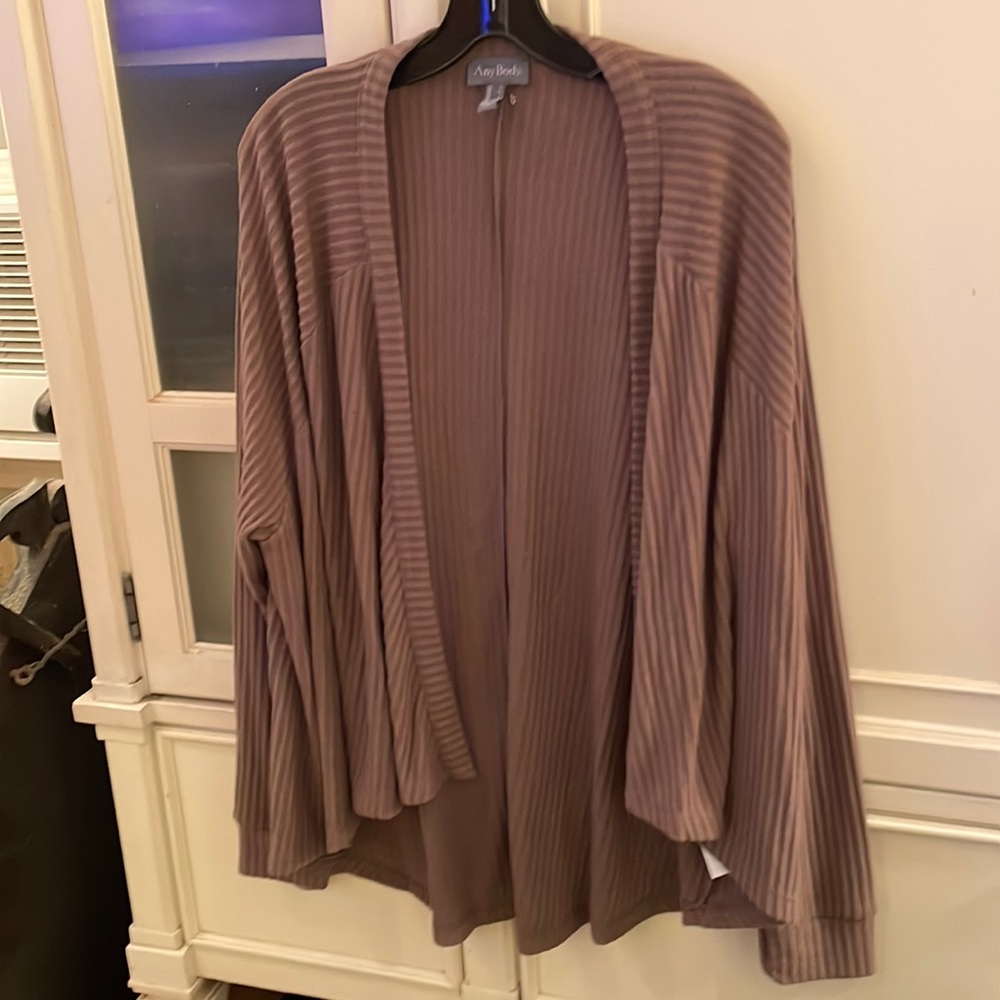 Woman’s Any Body Open No Button Cardigan. Size L